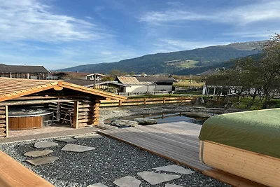 Agriturismo con laghetto balneabile