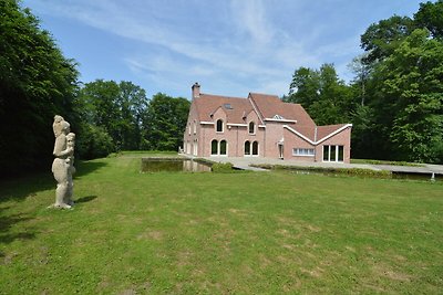Landhaus in den flämischen Ardennen mit 2...