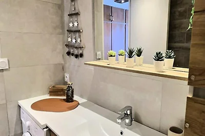 Schöne, komplett renovierte 2-Zimmer-Wohnung ...