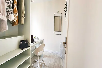 Camera accogliente in un accogliente appartam...