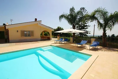 Casa vacanze a Floridia con piscina privata