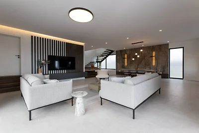 Moonlit Mirage Villa with Pool, Gym and Sauna...