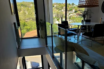 Stilvolle, moderne Villa am Stadtrand von...