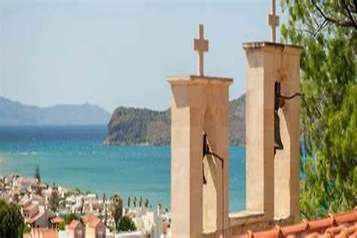 Modernes Ferienhaus in Stalos mit Balkon