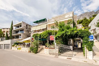 Erfrischende Wohnung in Omiš mit Balkon