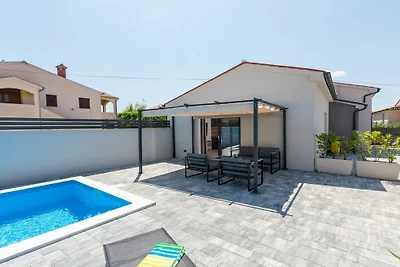 Villa in Bale mit Schwimmbecken