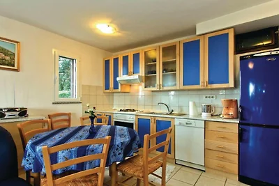 Two Bedroom Holiday Home with Sea View