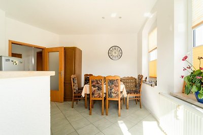 Ferienwohnung In Petersberg mit Garten