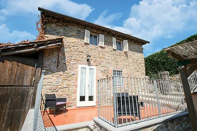 Casa vacanze in stile rustico a Lucca, con gi...