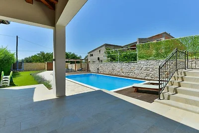 Villa in pietra Anita con piscina