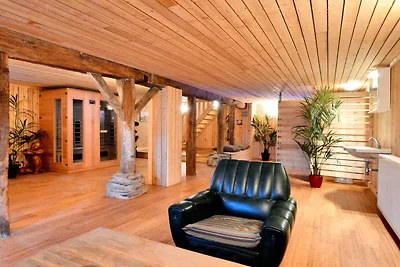 Geräumiges Bauernhaus in Jevigne mit Sauna