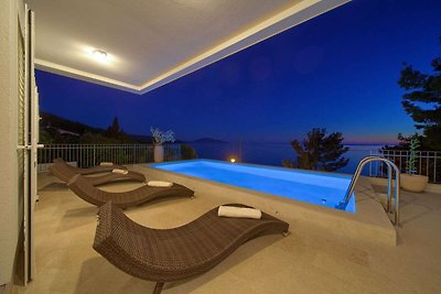 Moderne Villa in Cres mit Pool