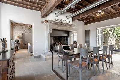 Palazzo vicino a Lucca con piscina infinita
