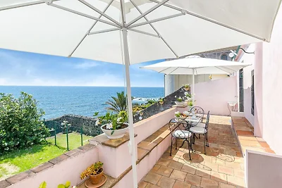 Antica dimora affacciata sul mare, con...