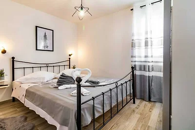Holiday Home Sunny Side Six Bedroom Holiday...