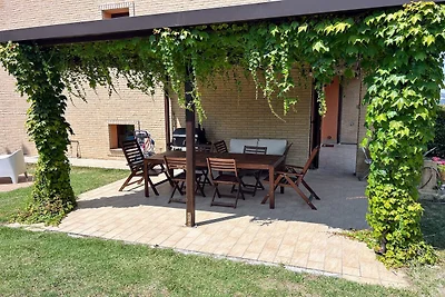 Bella villa con piscina e giardino