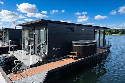 Hausboot-Marina mit Whirlpool