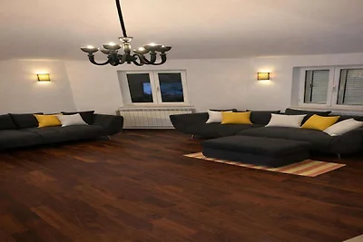 Luxuriöse Gartenvilla, 50 m vom Strand...