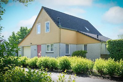 Ruim vakantiehuis met sauna nabij strand