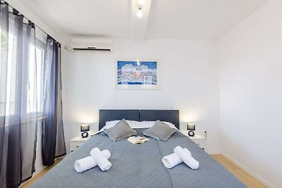 Miracle Apartments - Comfort Studio Apartment...