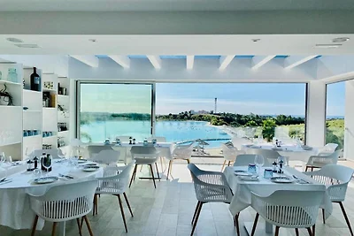 Elegant 2-Bed Apartment | Alcazaba Lagoon...