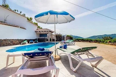 Geräumige Villa mit privatem Pool