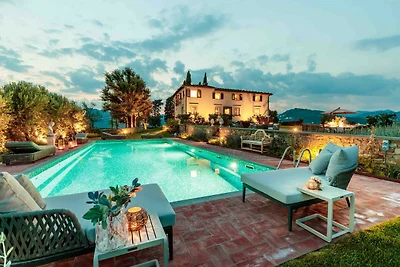 VILLA IL CASTELLO: Vibrante Santuario di Colo...