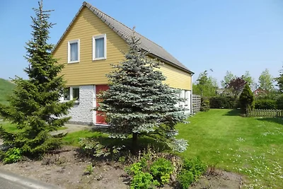 Geräumiges Ferienhaus mit Sauna in Strandnähe