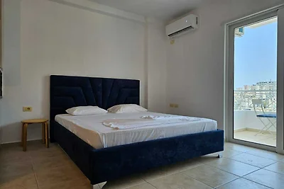 Moderno monolocale con balcone