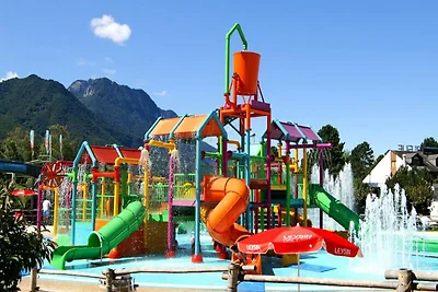 Attico nelle Alpi con Piscina e Jacuzzi