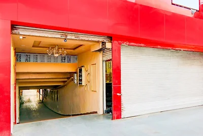 Super Collection O Alambagh BM Palace