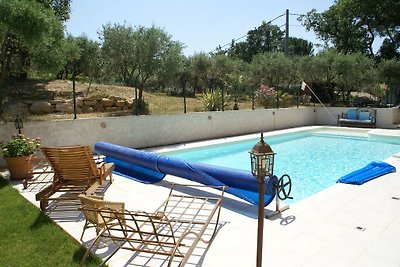 Gemütliche Villa in Trets mit Swimmingpool