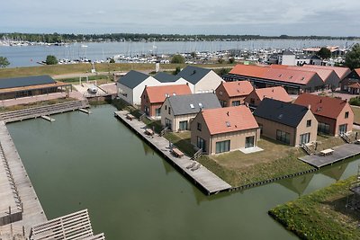 Luxe villa met sauna, gelegen aan het water, ...