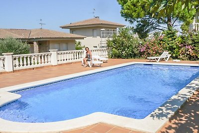 Spaziosa casa vacanze con piscina a L'Escala
