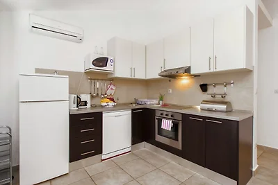 Ruim en rustig Srima-appartement