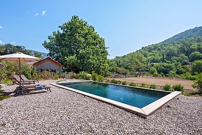 Villa di classe con piscina privata a...