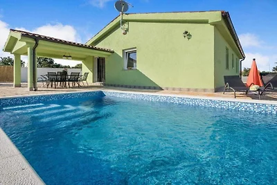 Ferienhaus in Bale mit Schwimmbecken