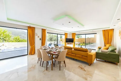 Villa in Kalkan mit Schwimmbecken