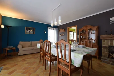 Einladendes Ferienhaus mit großem Garten