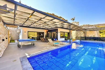 Villa in Kalkan mit Schwimmbecken