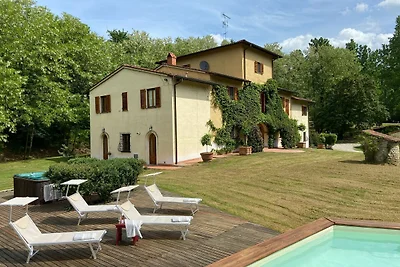 Villa di gusto con vasca da bagno