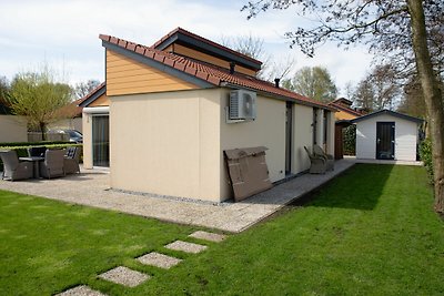 Wellness-Bungalow mit Whirlpool und Sauna