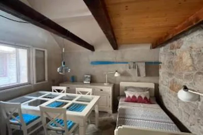 Two Bedroom Holiday Holiday Home with Patio a...