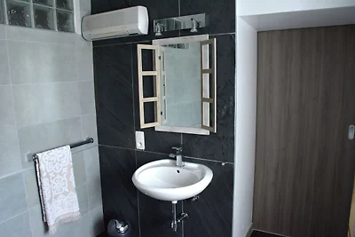 Incantevole Casale con Ampio Terrazzo