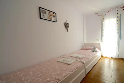 Apartment for eight people nearby beach