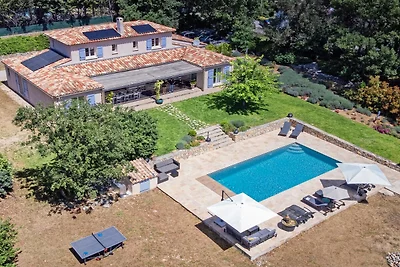 Moderne Villa in Tourrettes mit Swimmingpool