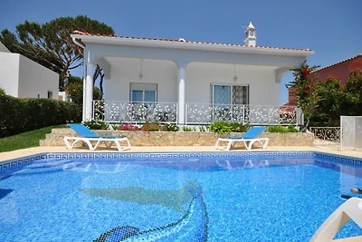 Geräumige Villa im Ferienort Vilamoura mit pr...