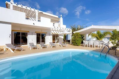 Haus mit Garten und privatem Pool