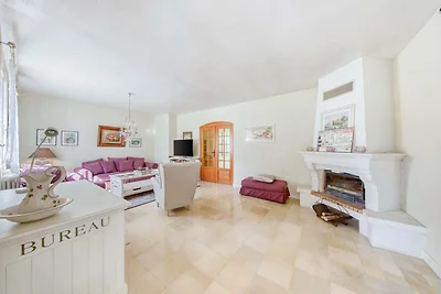 Schöne Villa in Lorgues mit Pool