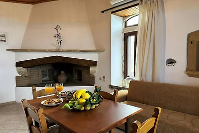 Villa in Margarites mit Pool und Bergblick
